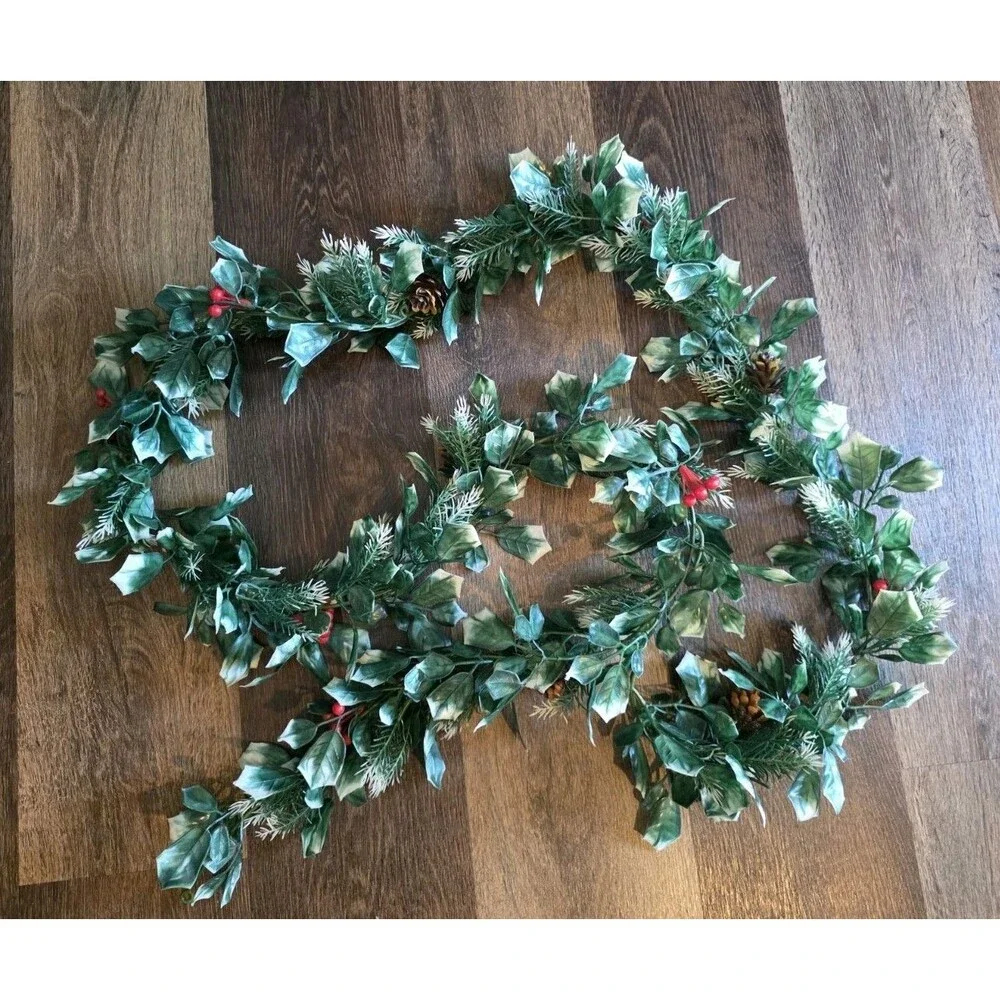 Vtg Mid Century Plastic Green Holly Red Berry Christmas Garland 7+ ft Pine Cones